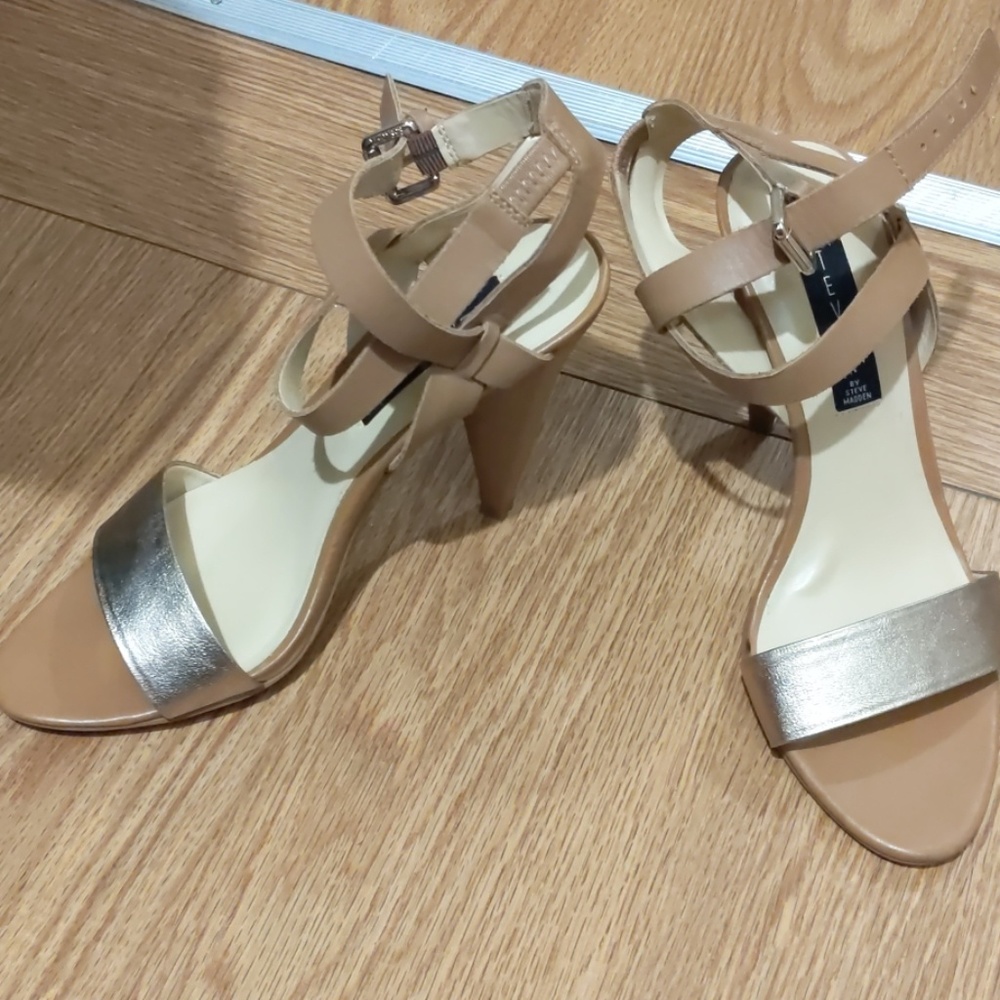 Mid rise heels